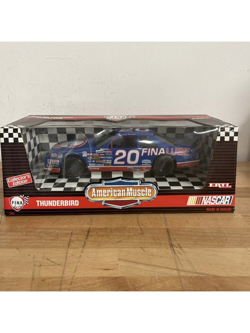 ERTL American Muscle Fina Bobby Hamilton Ford Thunderbird #20 Die Cast 1/18  LTD